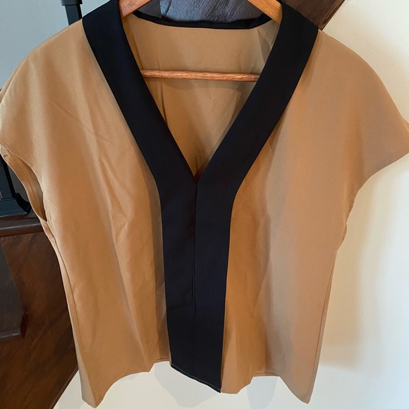 Dressy T-shirt in excellent condition never worn - Picture 2 of 3